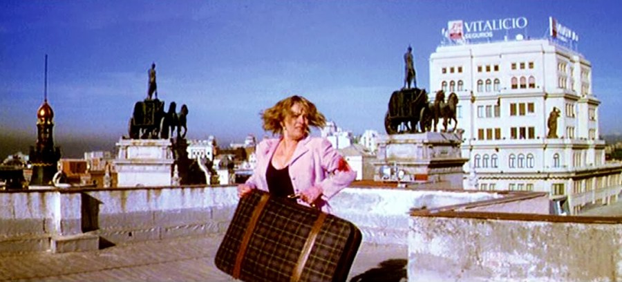 Carmen Maura en una escena del filme 'La comunidad'