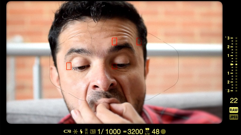 Diego Camargo en un ensayo de la serie web Todo el mundo lo hace